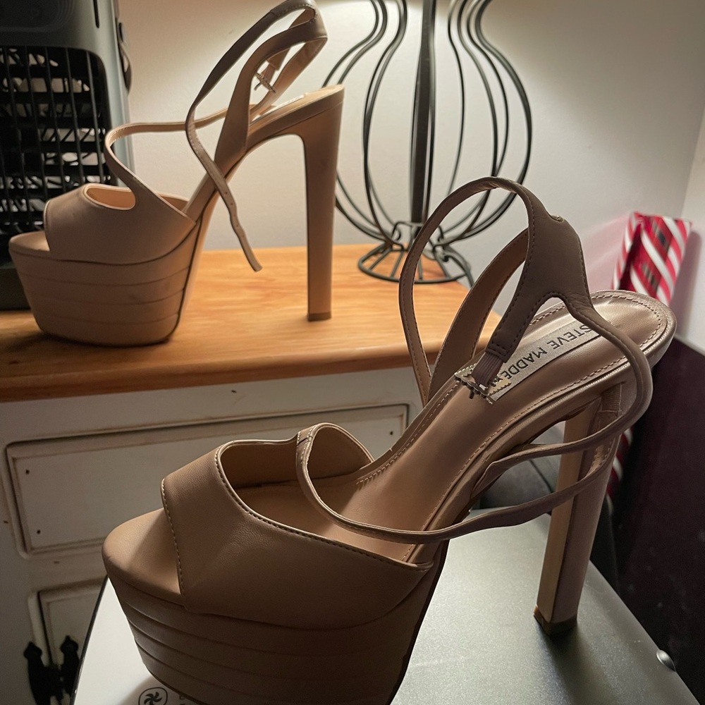 Steve Madden 6.5” Nude Strappy Platform Heels